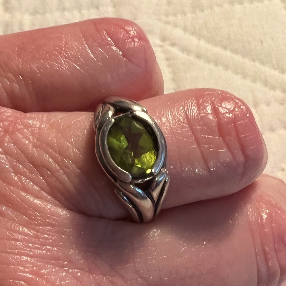 925 SS ring with peridot